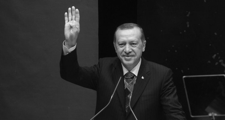 Başbakan Recep Tayyip Erdoğan, AK Parti Genişletilmiş İl Başkanları Toplantısı'na katıldı. Başbakan Erdoğan, partilileri ''Rabia'' işareti yaparak selamladı. (Evrim Aydın - Anadolu Ajansı)