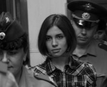 Nadezhda_Tolokonnikova_(Pussy_Riot)_at_the_Moscow_Tagansky_District_Court_-_Denis_Bochkarev