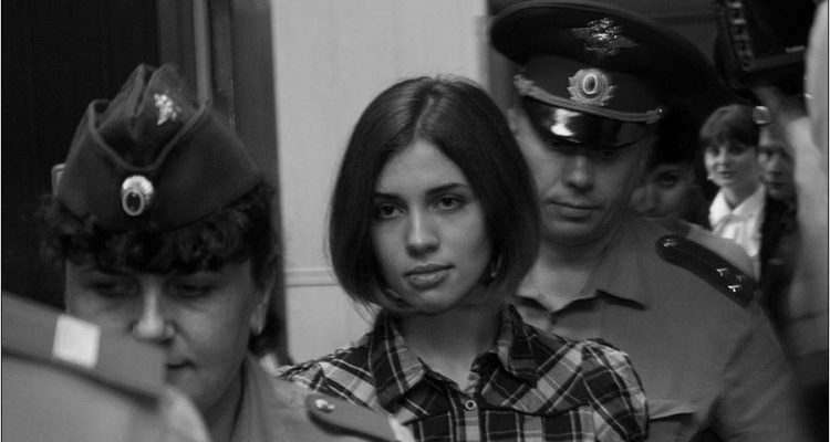 Nadezhda_Tolokonnikova_(Pussy_Riot)_at_the_Moscow_Tagansky_District_Court_-_Denis_Bochkarev