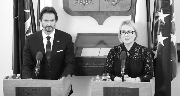 Oficiální přijetí místopředsedy vlády a MO SR pana Roberta Kal
tisková konference
MO ČR Jana Černochová
MO SR Robert Kaliňák
Photo by Jan Schejbal
www.jan-schejbal.cz